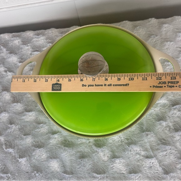 Crofton vintage Vibrant Lime Green Cast Iron Dutch Oven - Picture 10 of 11